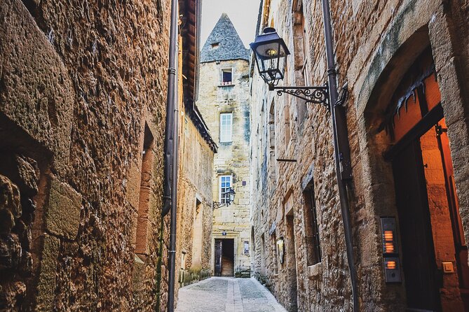 Private Barcelona Jewish Quarter Tour with Local Expert Guide - MUHBA El Call, round two: calm streets and a physical reason for the shadows