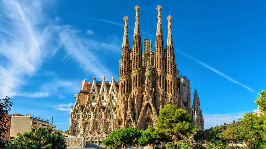 Private Barcelona Modernism and Gaudí Walking Tour - Beyond Gaudí: Puig i Cadafalch and Domènech i Montaner add real range