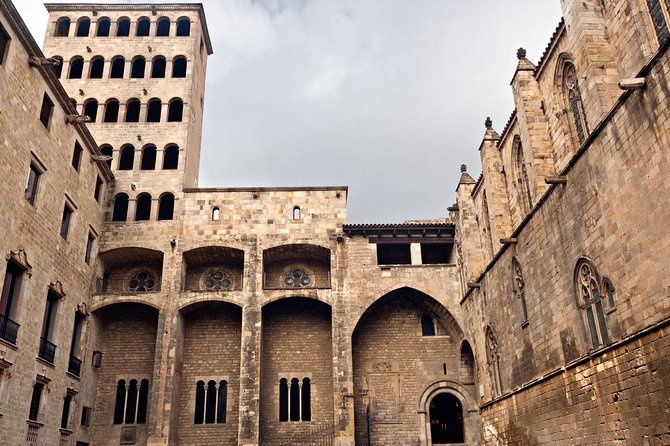 Private Barcelona Old Town and Gothic Quarter Walking Tour - Plaça de Sant Jaume to Plaça Reial: Power, Water, and Street Life