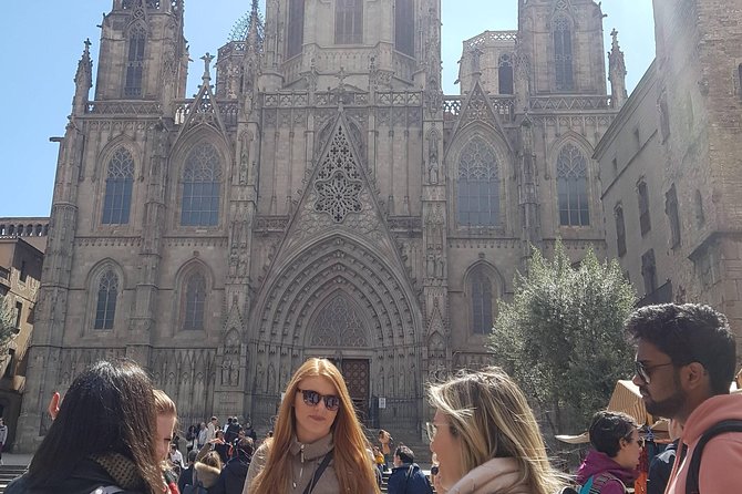 Private Barcelona Old Town and Gothic Quarter Walking Tour - Plaça del Rei: The Quiet Medieval Spirit at the End
