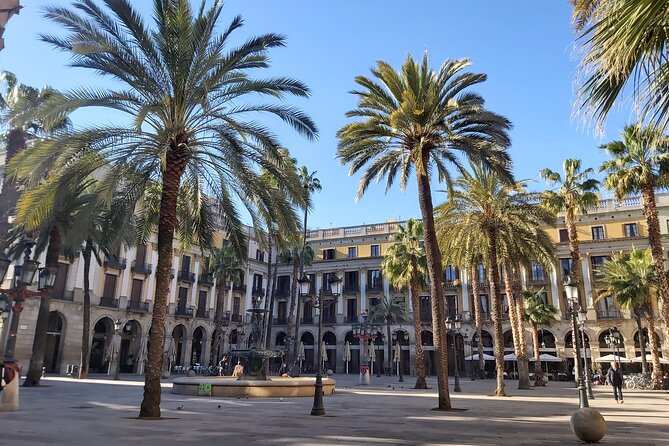 Private Bike tour for families - Arco di Triomfo and Parc de la Ciutadella: from medieval walls to big park views