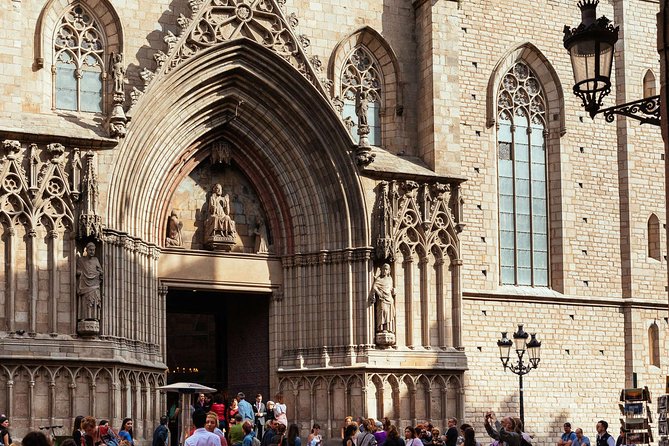 Private City Kickstart Tour: Barcelona - The Old City Sweet Spot: Boqueria Market and Plaça del Rei