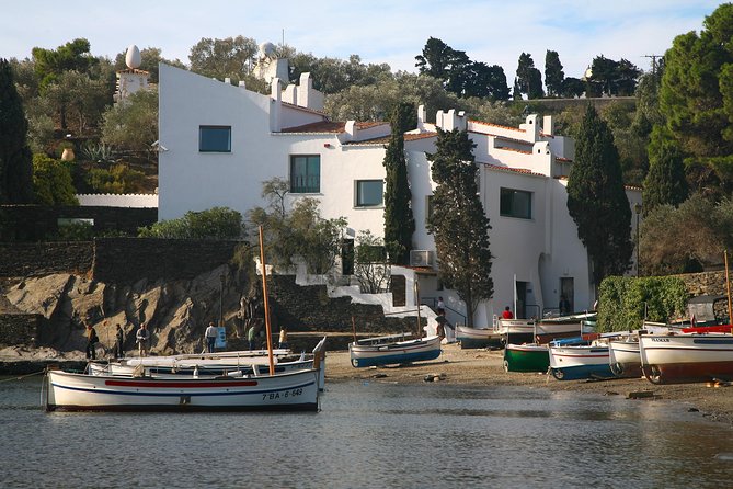 Private Dalí Museum and Tour from Barcelona - The comfort factor: private vehicle from Barcelona, run by professionals