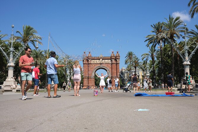 Private discovery bike tour of Barcelona - Plaça Reial to Plaça de Sant Jaume, the old center gets mapped