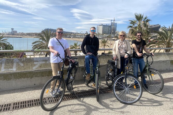 Private electric bike tour - Discovery of Barcelona - Starting on Ciutat Vella with an e-bike that actually helps
