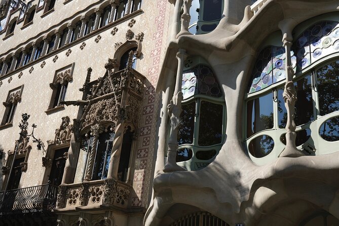 Private electric bike tour - Discovery of Barcelona - Estadi Olímpic, Miró on Montjuïc, and how to pace the hills