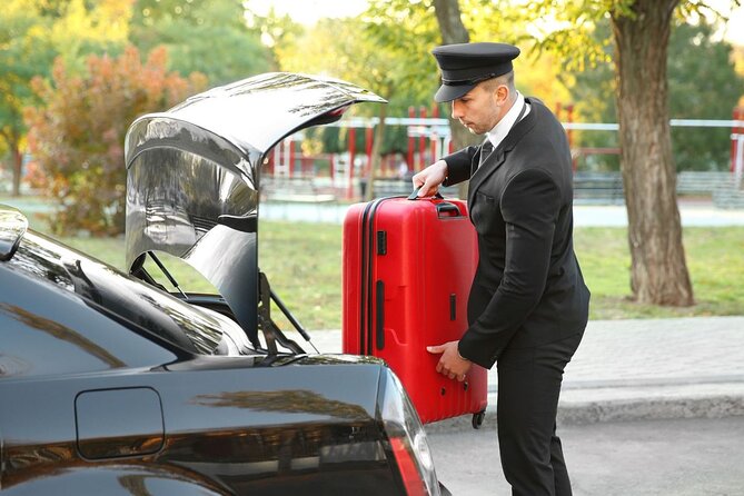 Private One-way Airport Transfer Barcelona Airport to Barcelona - Timing and Waiting: The 70-Minute Buffer and What Happens When Flights Don’t Cooperate
