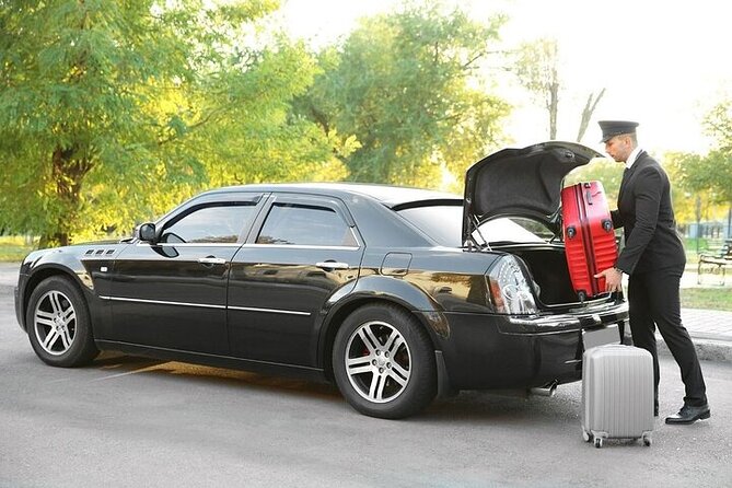 Private One-way Airport Transfer Barcelona Airport to Barcelona - The 30-Minute Ride: What You Can Expect Getting Into the City