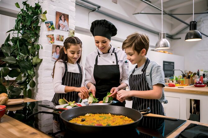 Private Paella Cooking Class and Market Visit with Personal Chef - Who should book this paella class in Barcelona