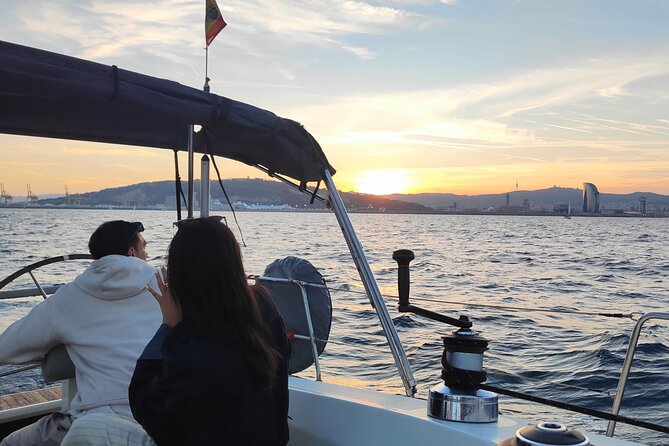 Private Sailboat Barcelona up to 11pax w/Premium Boat & Aperitifs - Daylight vs sunset in Barcelona: how to choose your light