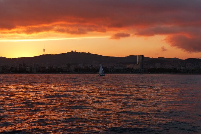 Private Sailing with SUP, Drinks and Appetizers from Barcelona - Columbus Monument in sight: a city marker you can actually see from offshore