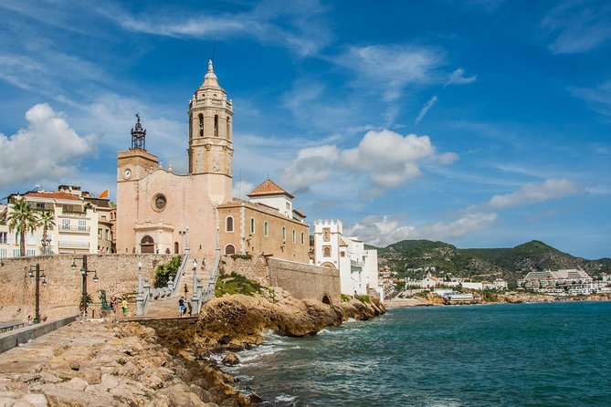 Private Tarragona and Sitges Tour with Hotel pick-up from Barcelona - Devil’s Bridge aqueduct: the scale you notice instantly