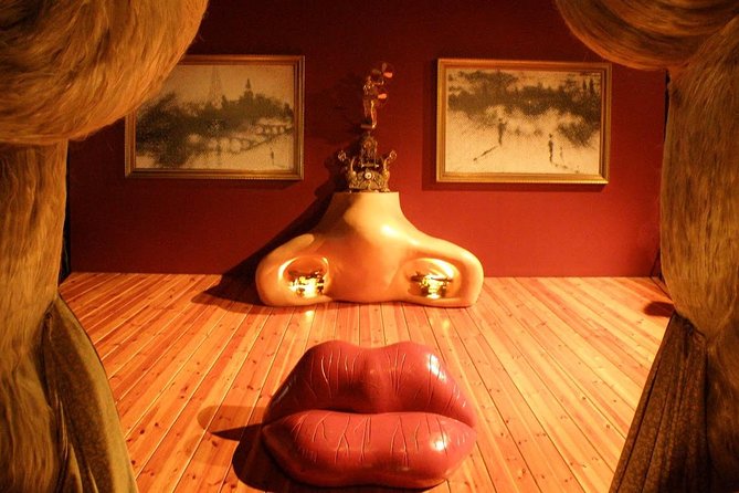 Private tour: Dali Museum in Figueres and Púbol Tour with Hotel pick-up - Dalí.Joyas: the small stop that feels surprisingly specific