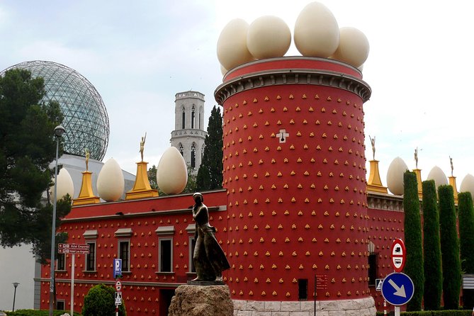 Private tour: Dali Museum in Figueres and Púbol Tour with Hotel pick-up - Figueres and the Theatre-Museum area: where Dalí’s story starts