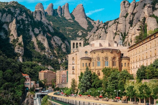 Private Tour from Barcelona to Montserrat (with guide) - Why the price makes sense, and when it does not