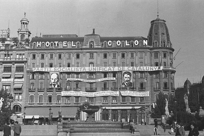 Private Tour Spanish Civil War & Franco's Dictatorship - Stop 1 at Plaça Catalunya: the Telefonica battle and the fight for control