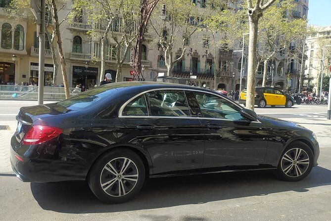 Private Transfer from Barcelona Airport to Barcelona City - Meet-and-greet in arrivals, with your name on the sign