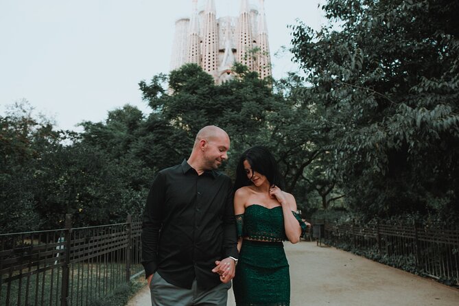 Private Vacation Photography Session with Local Photographer in Barcelona - Optional Route Swaps: Parc Güell, Bunkers del Carmel, Sagrada Família