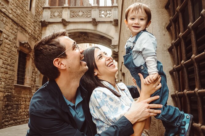 Professional Photoshoot Tour - Barcelona's iconic locations - Group size and turn-taking: what it means for your photos