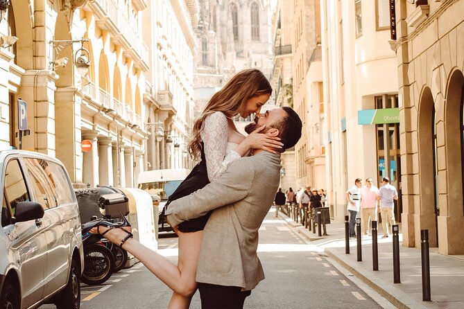 Professional Photoshoot Tour - Barcelona's iconic locations - Price value: $45.76 for professional results