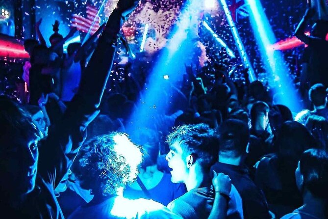 Pub Crawl Barcelona by EVOLVE The BEST night experience - What kind of crowd to expect (and who will like this most)