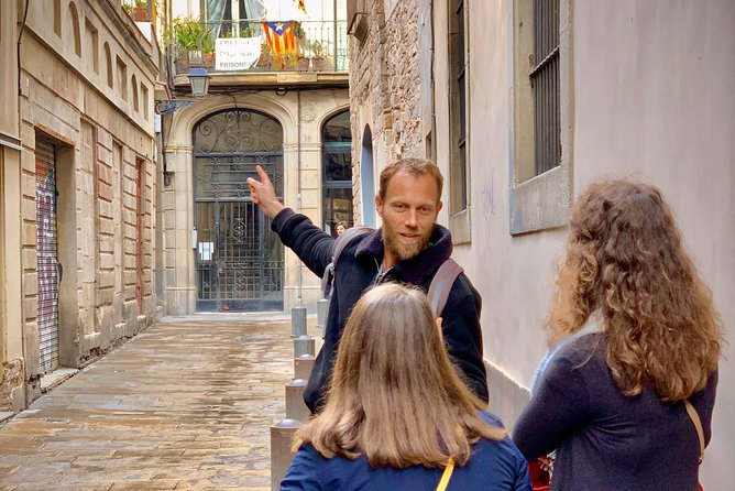 Ramblas, Old Town, Gothic and Gaudi Architecture Walking Tour - Las Ramblas and the Old Town quick hits that actually matter
