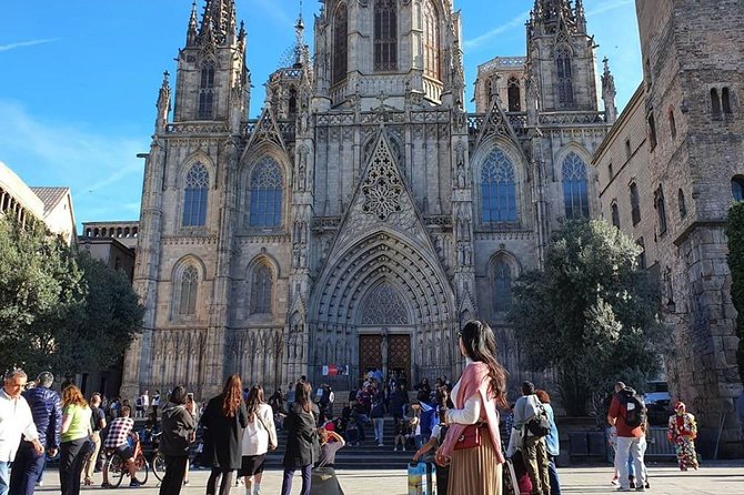 Ramblas, Old Town, Gothic and Gaudi Architecture Walking Tour - Plaça Sant Felip Neri and Plaça Reial: two squares, two moods