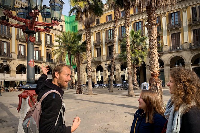 Ramblas, Old Town, Gothic and Gaudi Architecture Walking Tour - The guides: why the best part is often the people