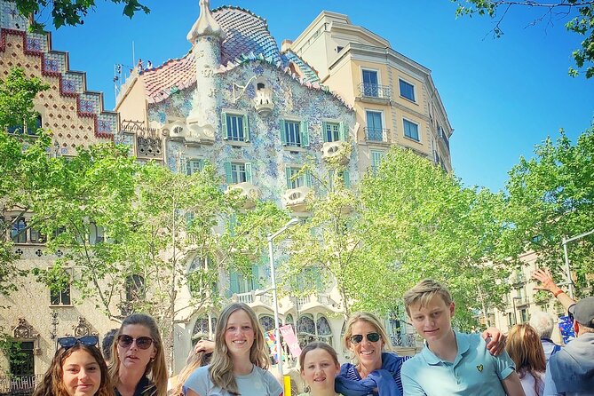 Ramblas, Old Town, Gothic and Gaudi Architecture Walking Tour - Starting near Plaça de Catalunya: the “Old Barcelona” transition
