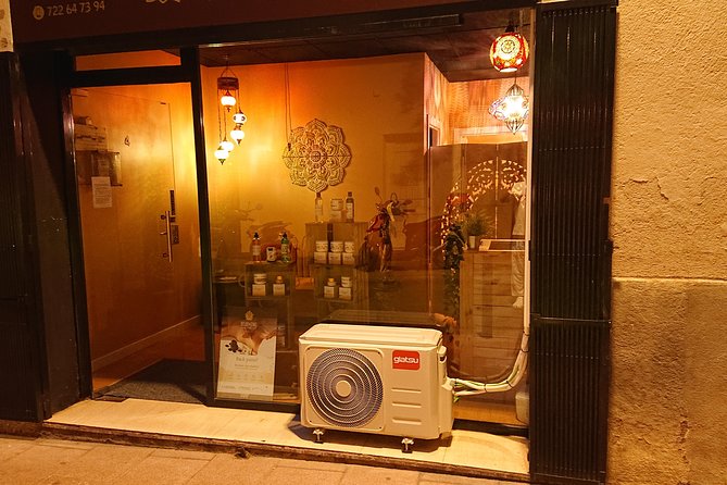 relieving massage - Meeting Point on Carrer de Santa Tecla, What the Setup Feels Like