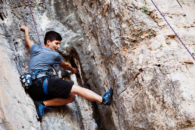 Rock Climbing Barcelona - Plaça Catalunya pickup and the drive to your crag stop