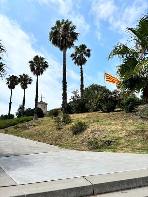 Running Tour in Barcelona: Keep Training, Keep Exploring - Ending at Plaça de Catalunya, Then Turning It Into More Sightseeing