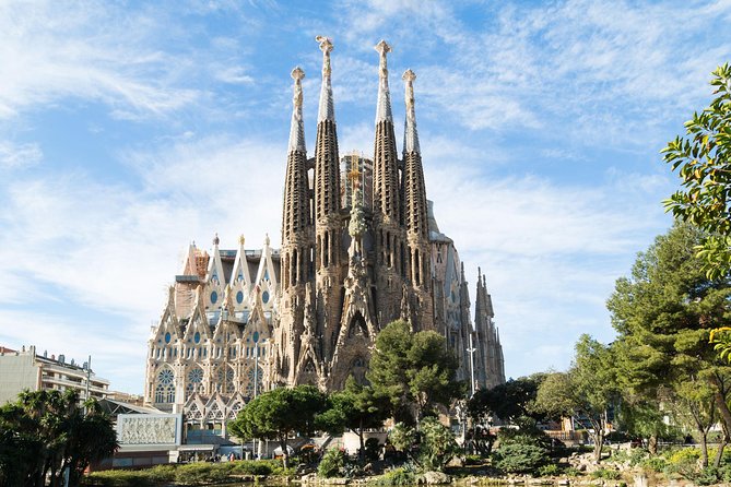 Sagrada Familia English Guided Tour & Optional Tower Access - Staying after the tour: how to get more out of your time inside