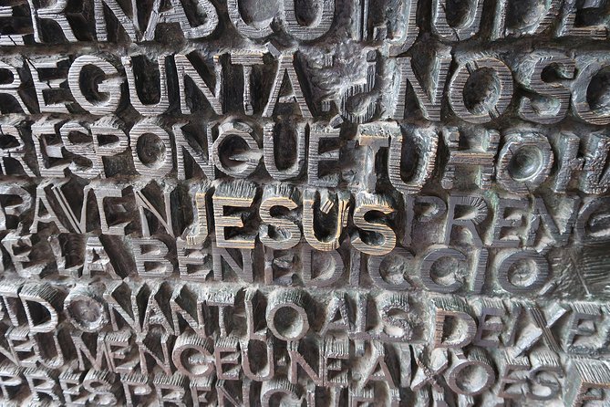 Sagrada Familia Evening Private Tour with Expert Guide - Private tour value: what the $82.27 buys you