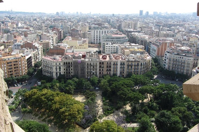 Sagrada Familia Fast Track Guided Tour with Towers Access - Weather is the wildcard, and you need a plan B mindset