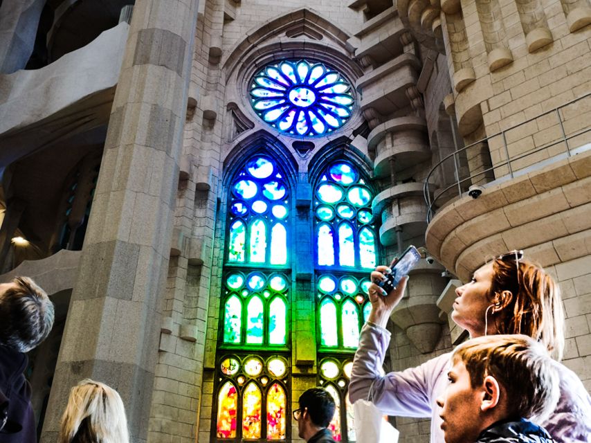 Sagrada Familia & Gaudi Guided Tour Private or Small Groups - Your practical prep list for a smooth 4 to 4.5 hour day