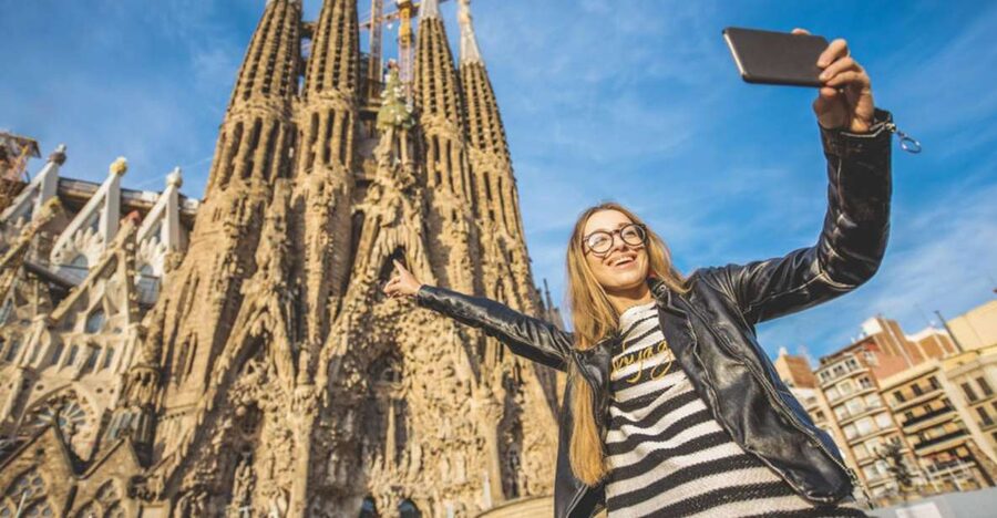 Sagrada Familia & Gaudi Guided Tour Private or Small Groups - Starting in Barcelona, the way Gaudí actually worked with the city