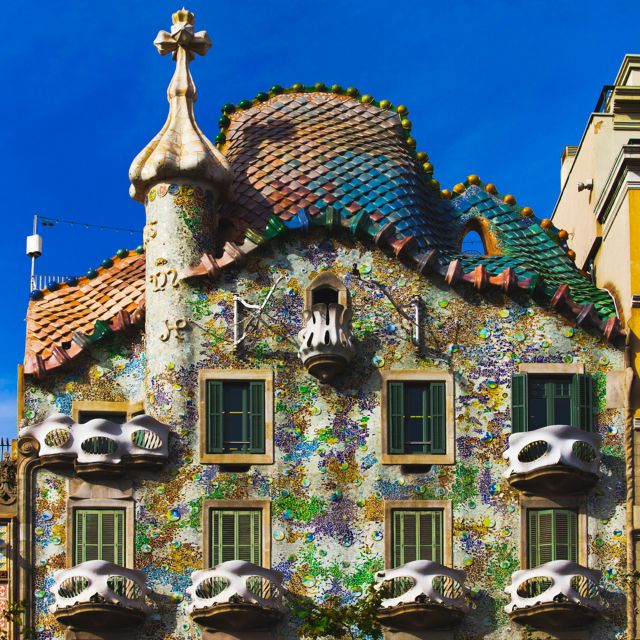 Sagrada Familia & Gaudi Guided Tour Private or Small Groups - Passeig de Gràcia: Casa Batlló and Casa Milà, seen the smart way