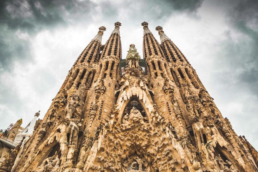 Sagrada Familia & Gaudi Guided Tour Private or Small Groups - Sagrada Familia with skip-the-line priority and your choice of guide or audio