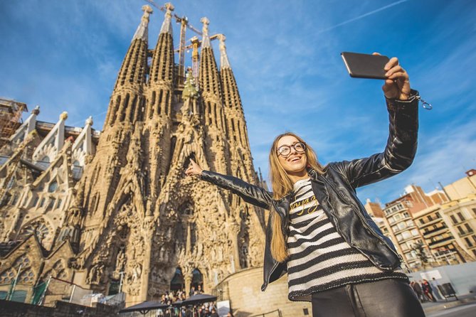 Sagrada Familia & Gaudi Tour Private or Small Group with Tickets - Font de la Portaferrissa and Santa Maria del Pi: small stops that sharpen your design eye
