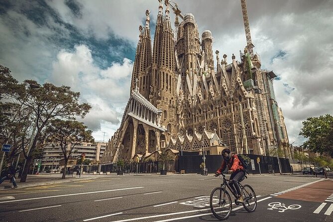 Sagrada Familia Guided Tour - Outside highlights: the Nativity, Passion, and Glory façades
