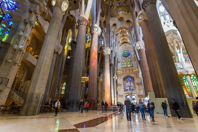 Sagrada Familia Guided Tour with Skip The Line Access - The guide makes the difference: expect clear, engaging storytelling