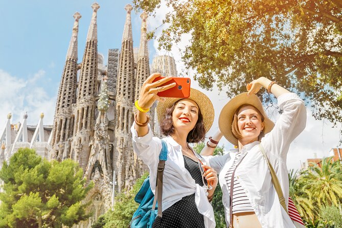 Sagrada Familia Guided Tour with Skip The Line Access - Park Güell connection, only if you choose the combo