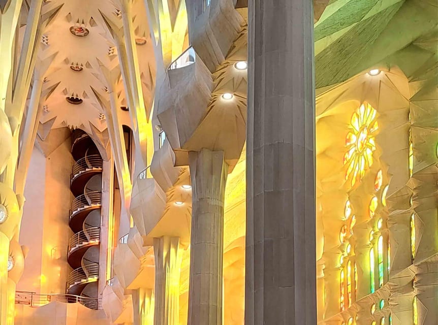 Sagrada Familia Guided Tour with Skip-the-Line Entry Ticket - Practical tips that help you enjoy the basilica more
