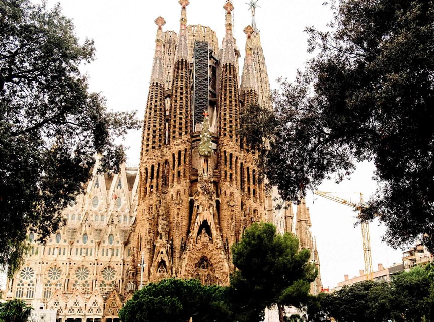 Sagrada Familia Guided Tour with Skip-the-Line Entry Ticket - Who this Sagrada Família tour suits best (and who might not)