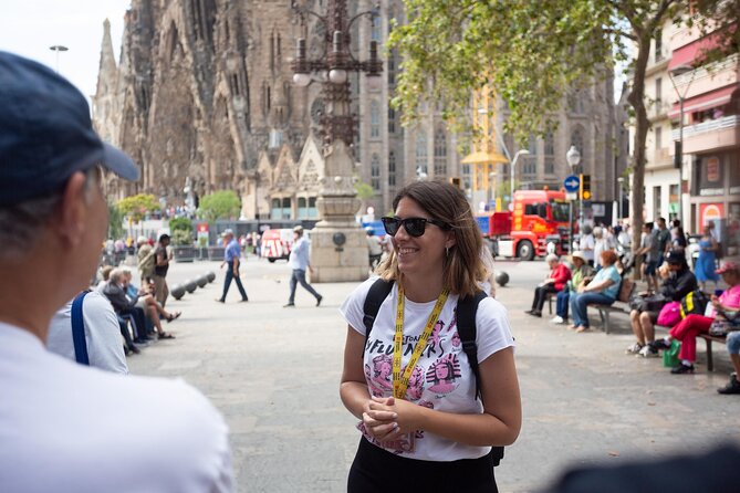 Sagrada Familia Guided Tour with Skip the Line Ticket - Headphones and hearing: how to make the narration work