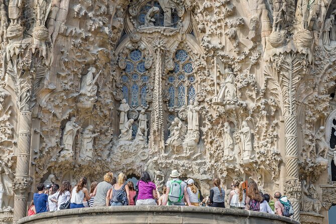 Sagrada Familia Guided Tour with Skip the Line Ticket - Passion façade: the exterior story connects to the interior mood