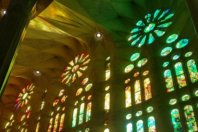 Sagrada Familia Guided Tour with Towers Access - Tower Time: Elevator Up, Stairs Down, and the Best Way to Use Your 30 Extra Minutes