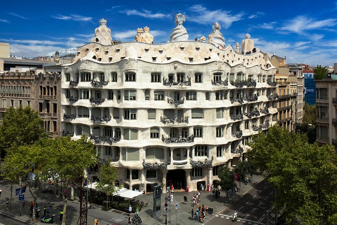 Sagrada Familia & La Pedrera Small Group Tour with Cava Tasting - Eixample Stroll: Modernism You Can Actually Place on a Map