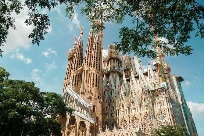 Sagrada Familia & Montserrat Small Group Tour with Hotel pick-up - Two Big Reasons You’ll Like This Tour